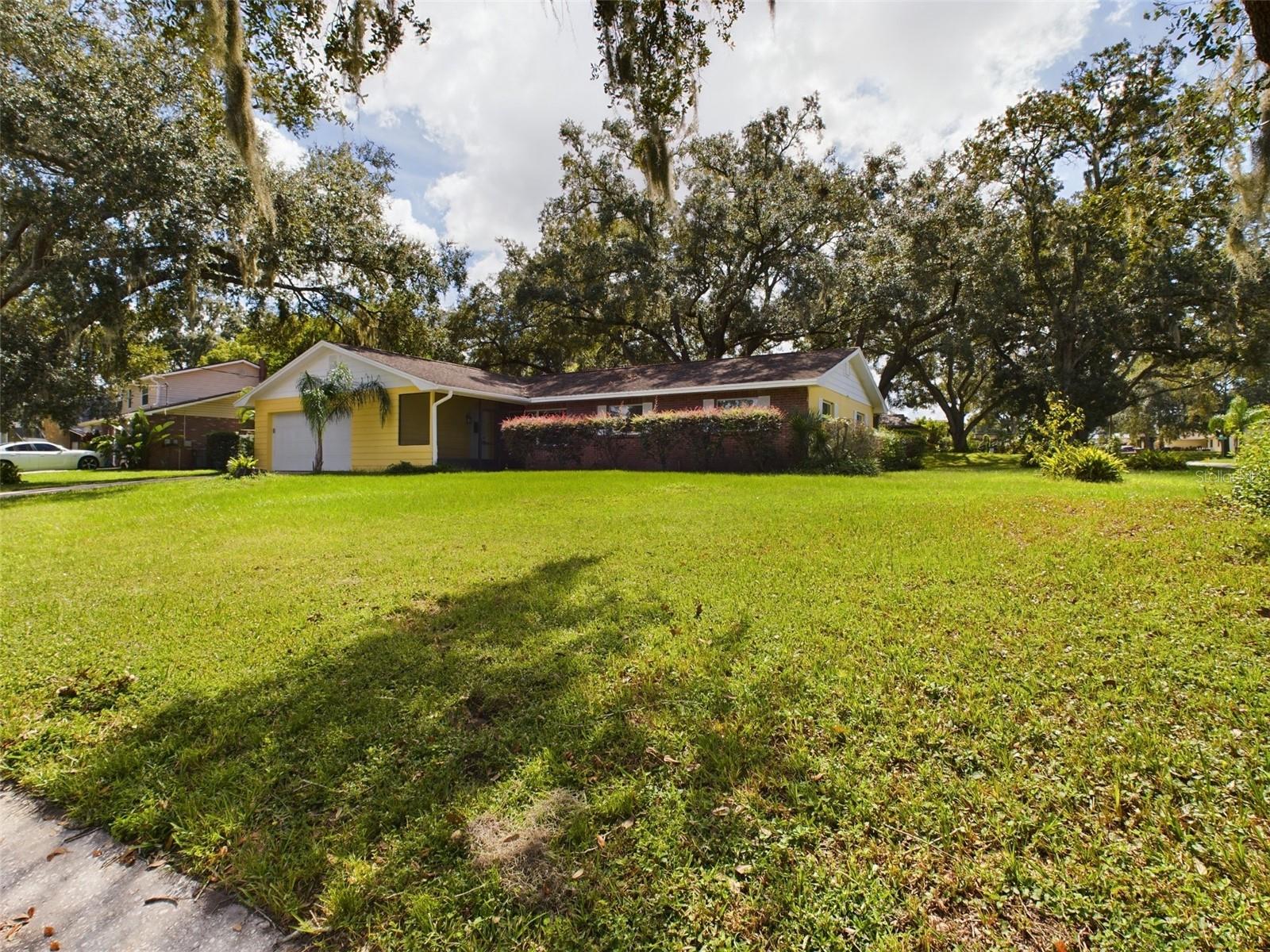 Listing photo id 26 for 1727 Silverwood Drive
