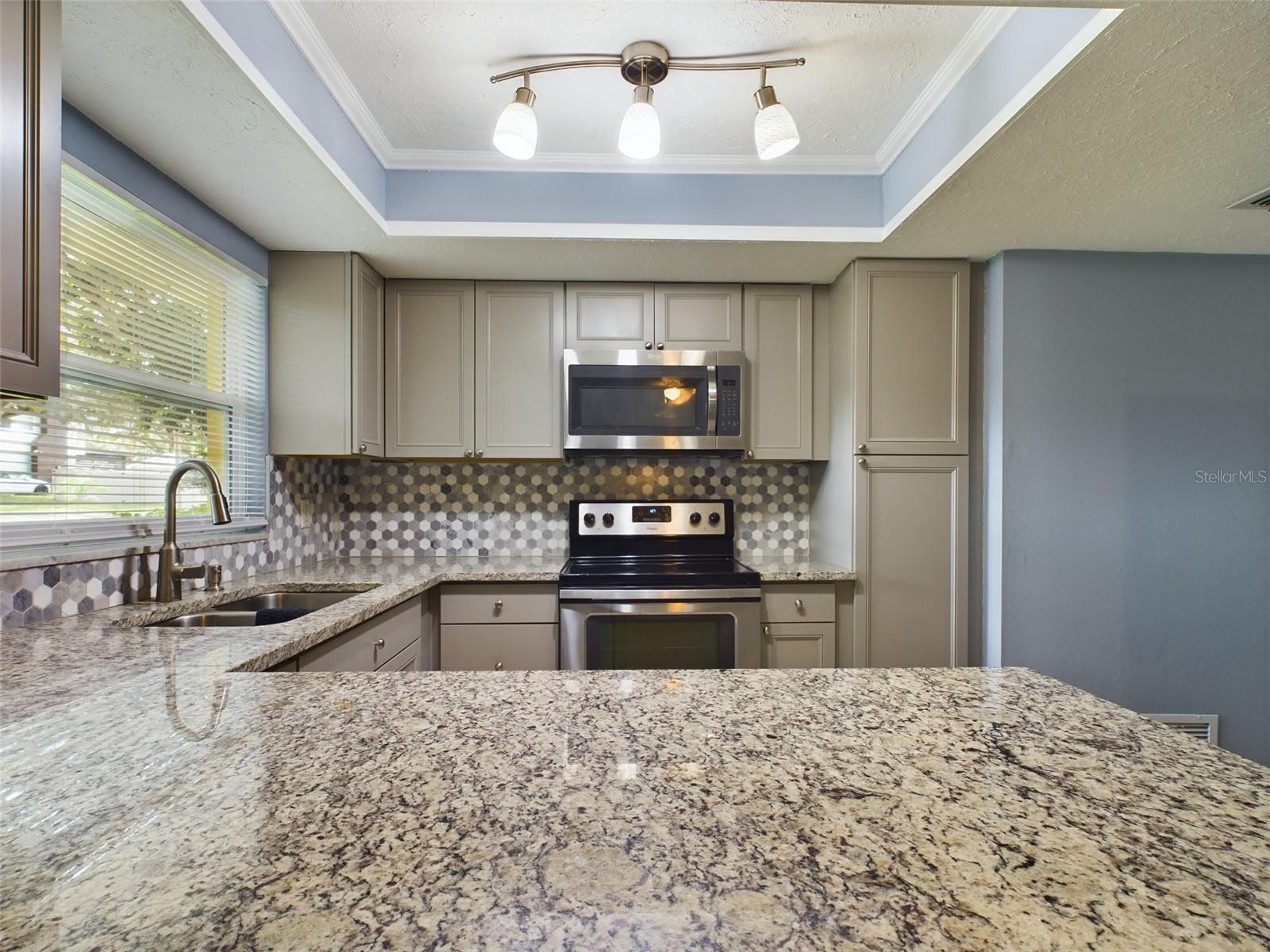 Listing photo id 5 for 1727 Silverwood Drive