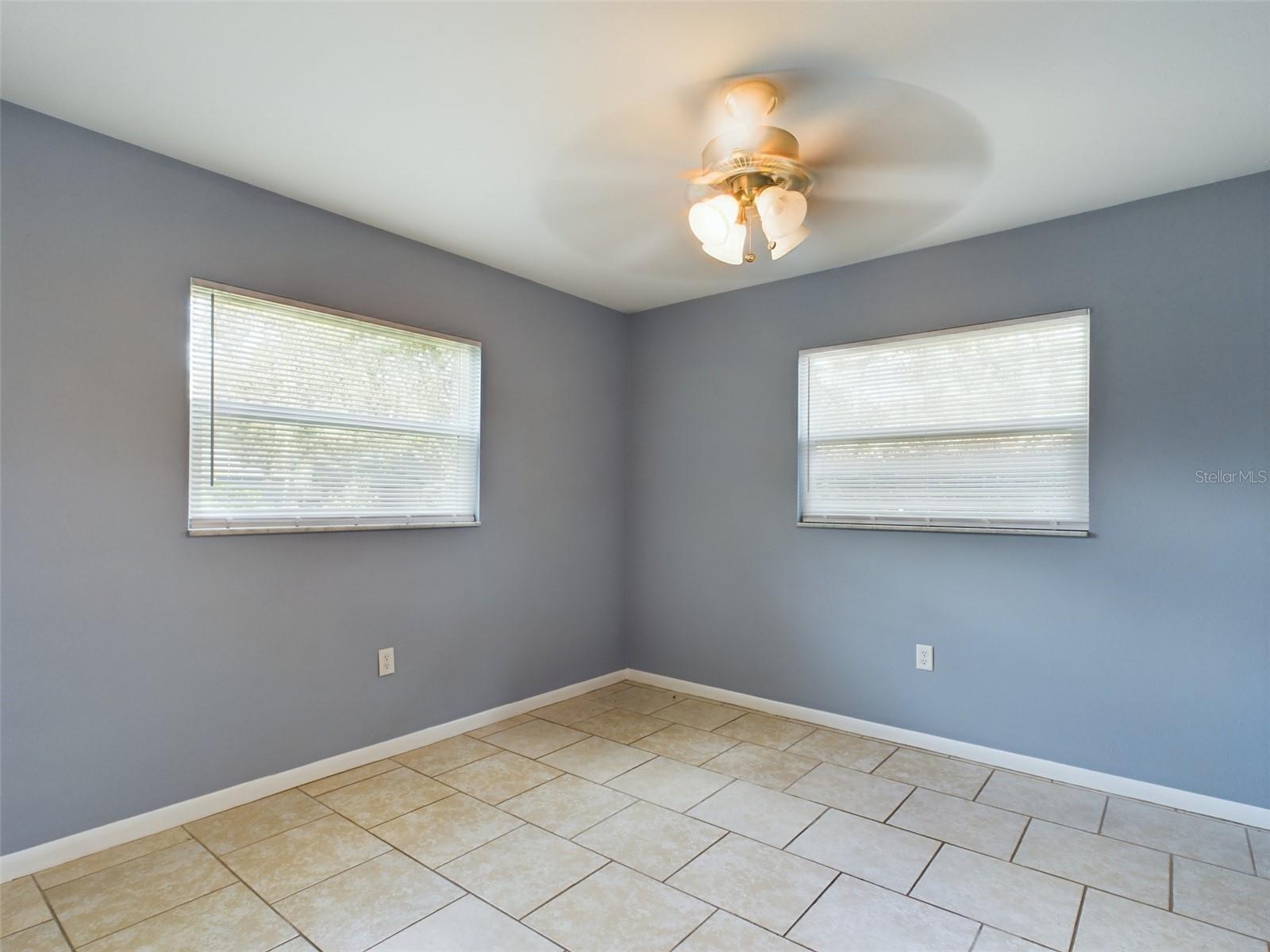 Listing photo id 6 for 1727 Silverwood Drive