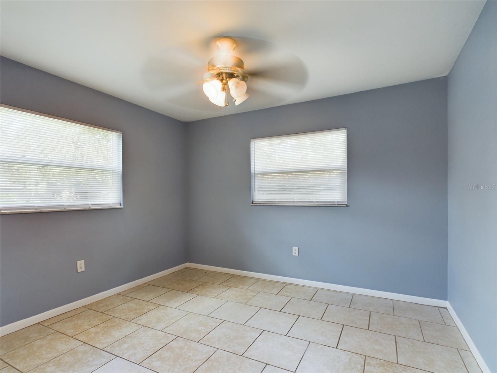 Listing photo id 7 for 1727 Silverwood Drive