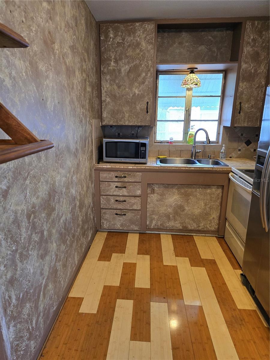 Image 4 of 15 For 2700 9th Avenue N