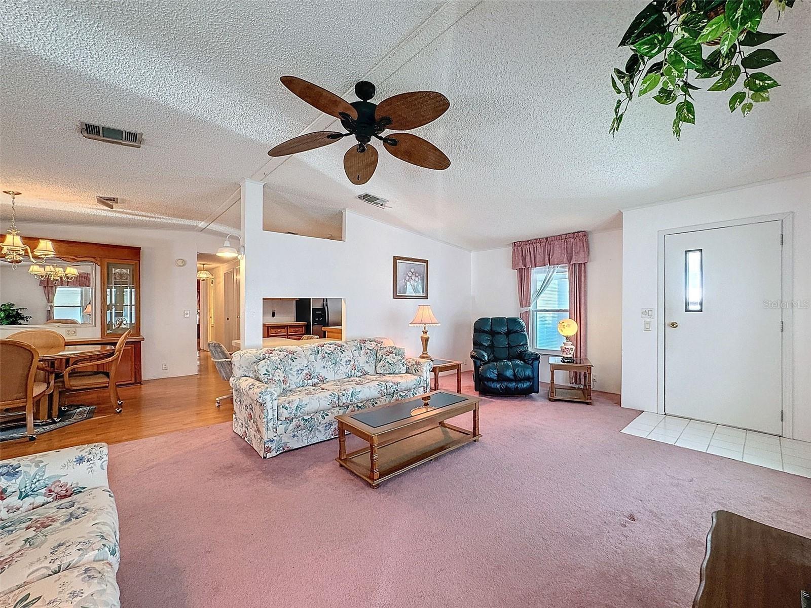 Image 10 of 61 For 376 Victoria Drive
