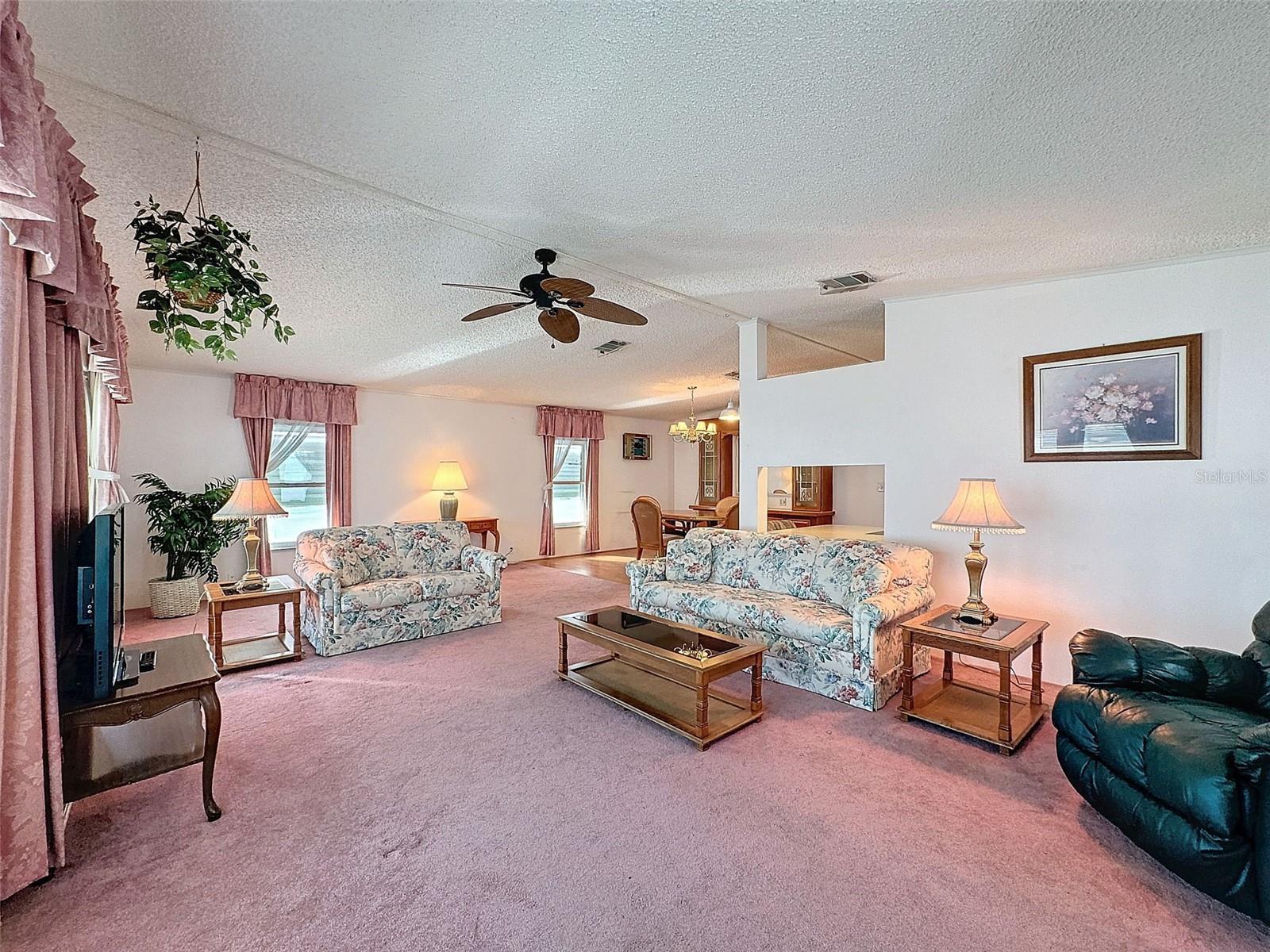 Image 8 of 61 For 376 Victoria Drive
