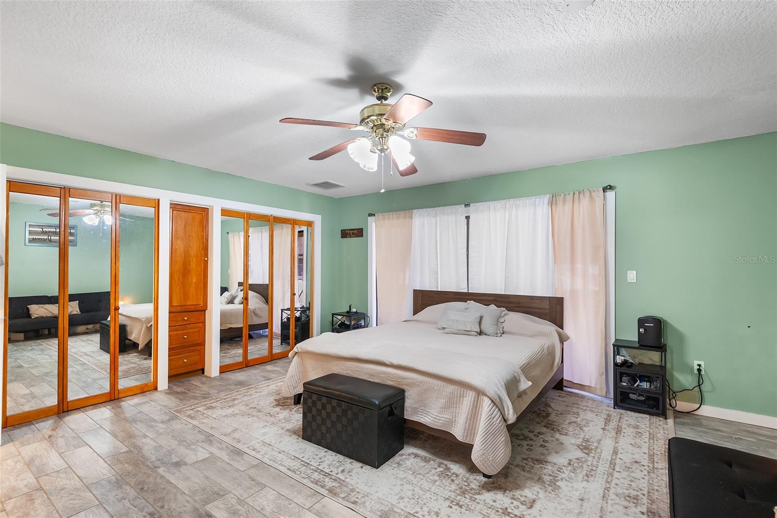 Image 19 of 45 For 15 Casarena Court