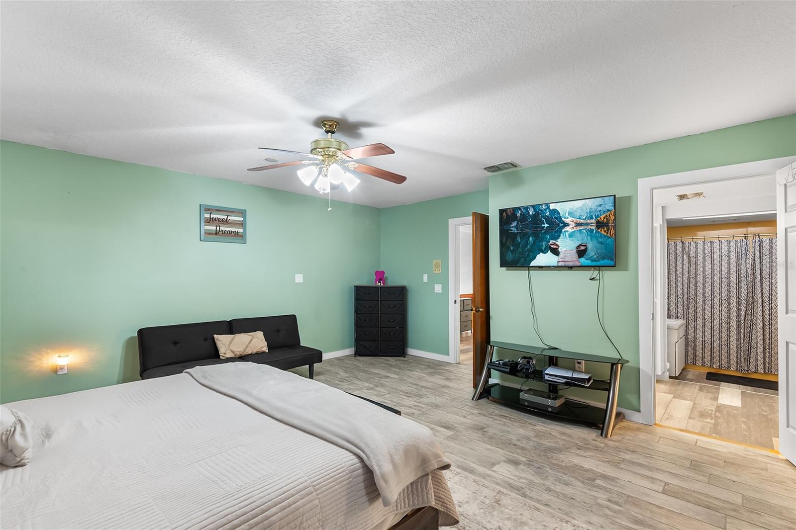 Image 21 of 45 For 15 Casarena Court