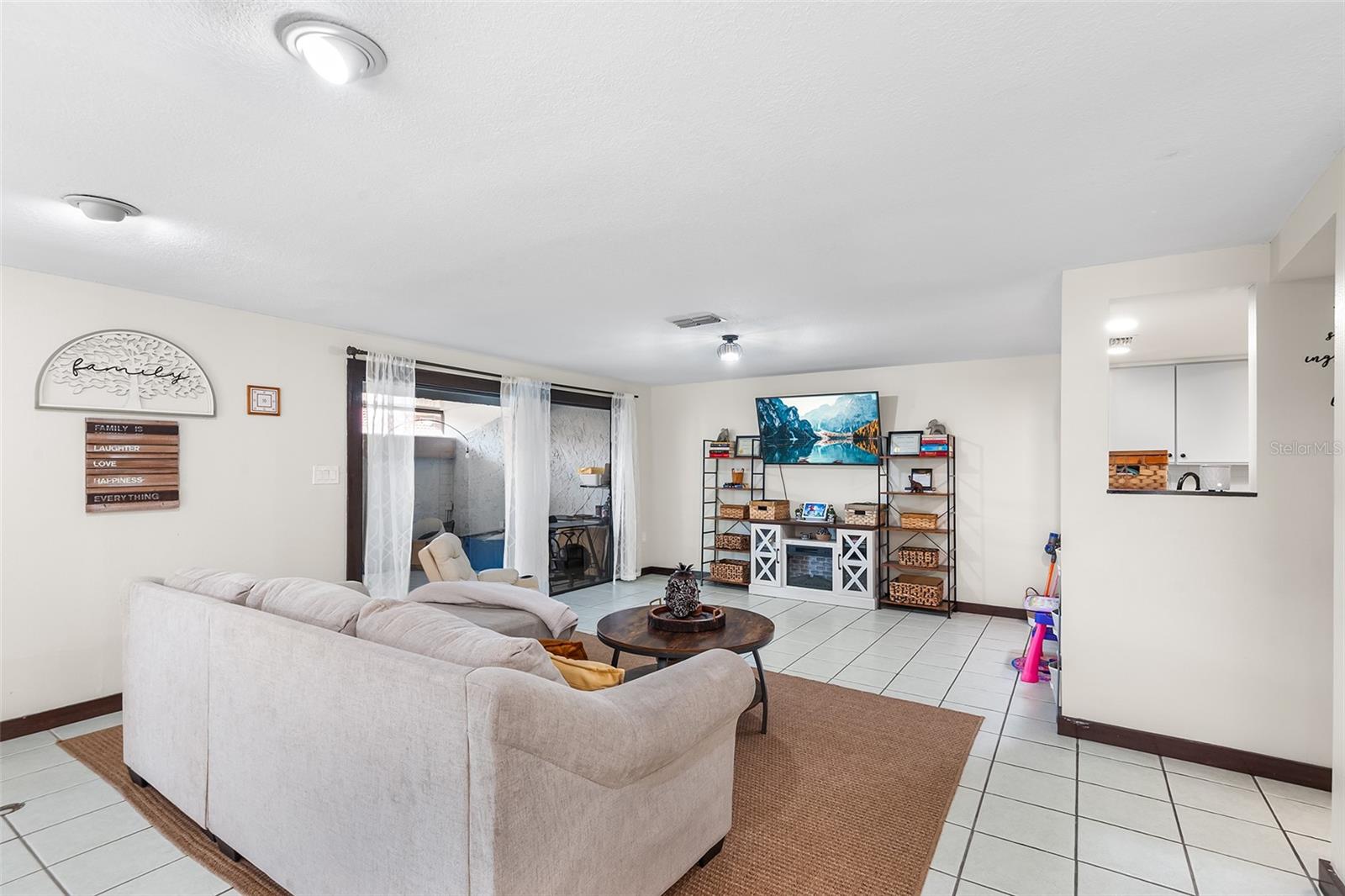 Image 6 of 45 For 15 Casarena Court