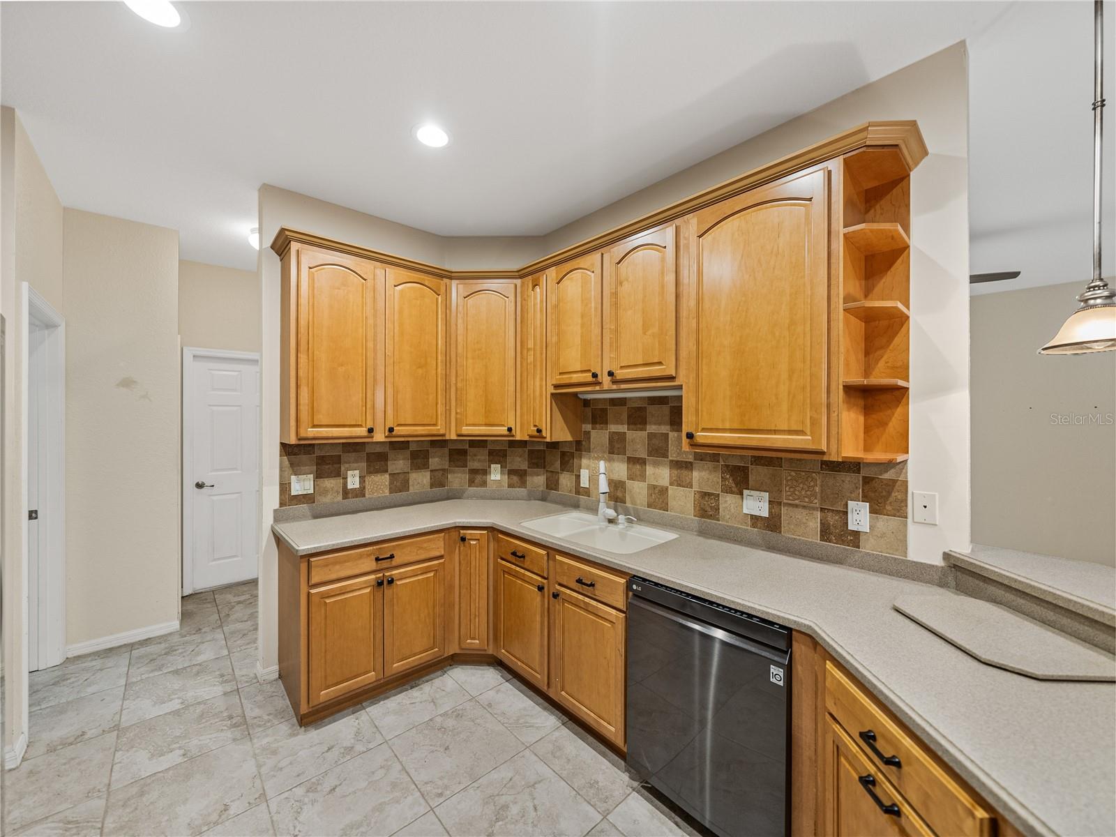 Image 16 of 73 For 4232 Roebelenii Drive