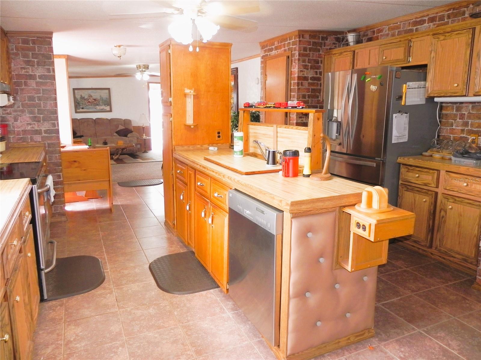 Image 12 of 63 For 7744 Queen Court