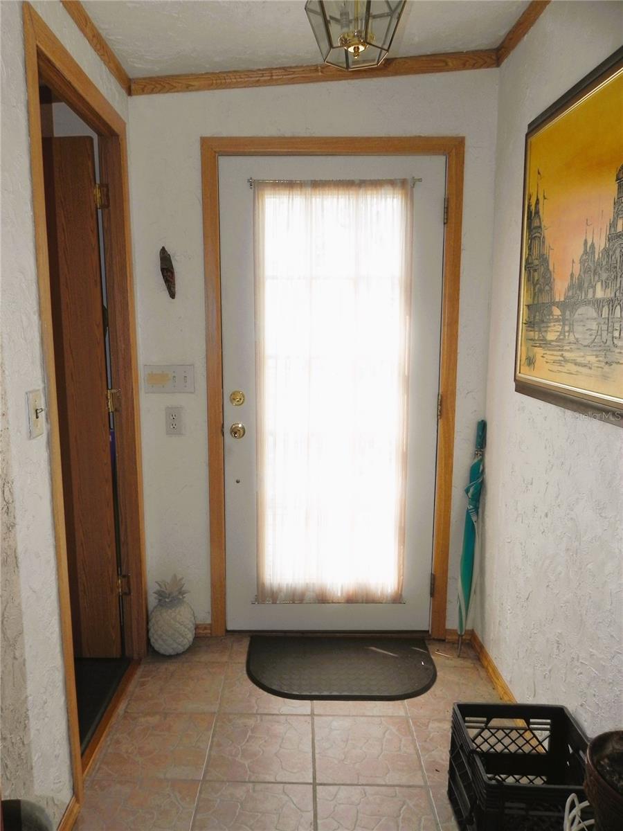 Image 42 of 63 For 7744 Queen Court