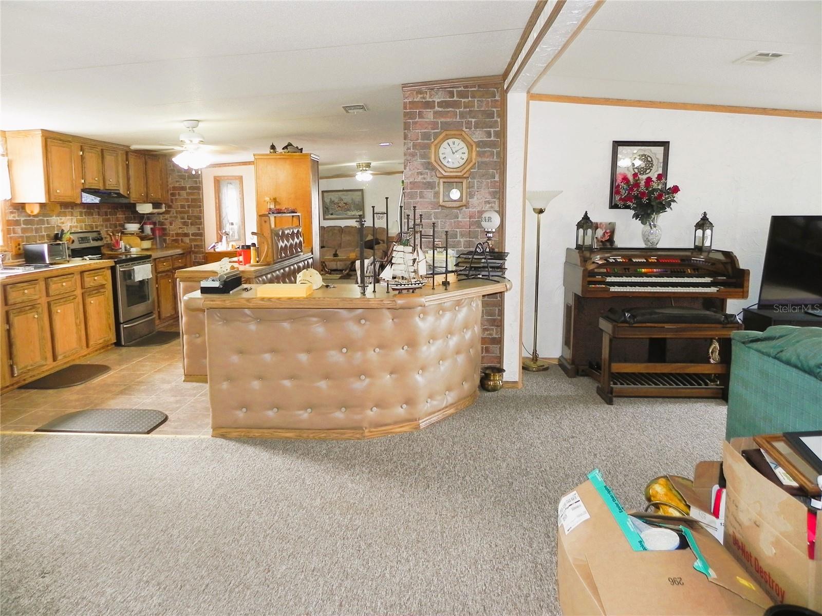 Image 8 of 63 For 7744 Queen Court