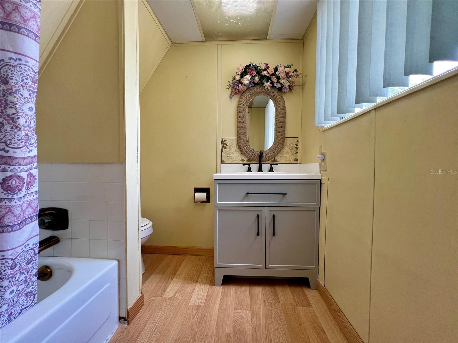 Image 33 of 51 For 29 Woodland Circle