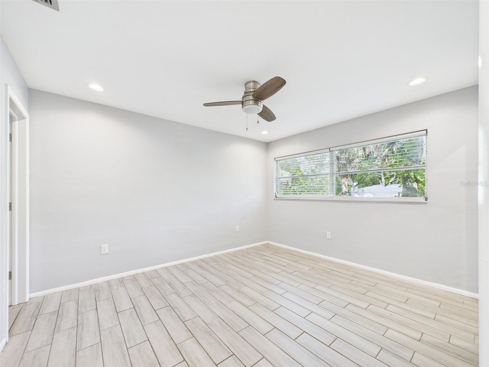 Image 22 of 35 For 1433 Belcher Road G13