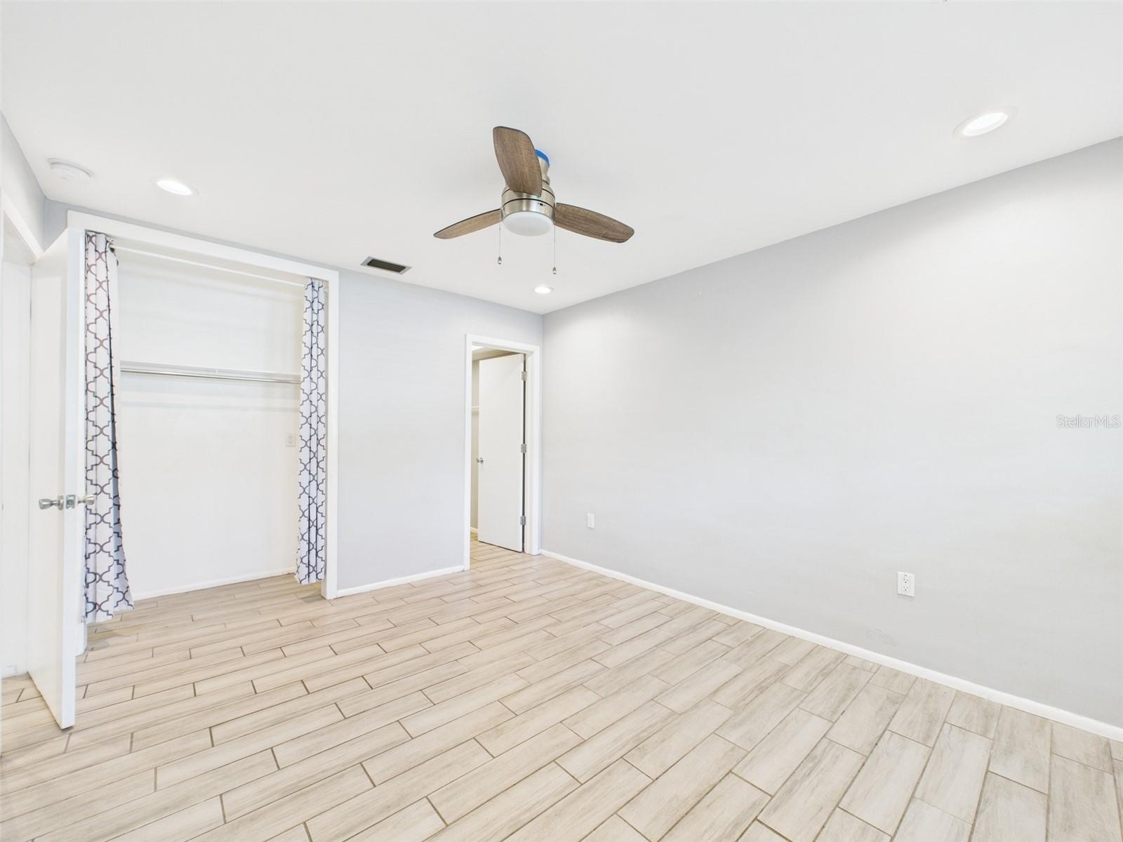 Image 24 of 35 For 1433 Belcher Road G13