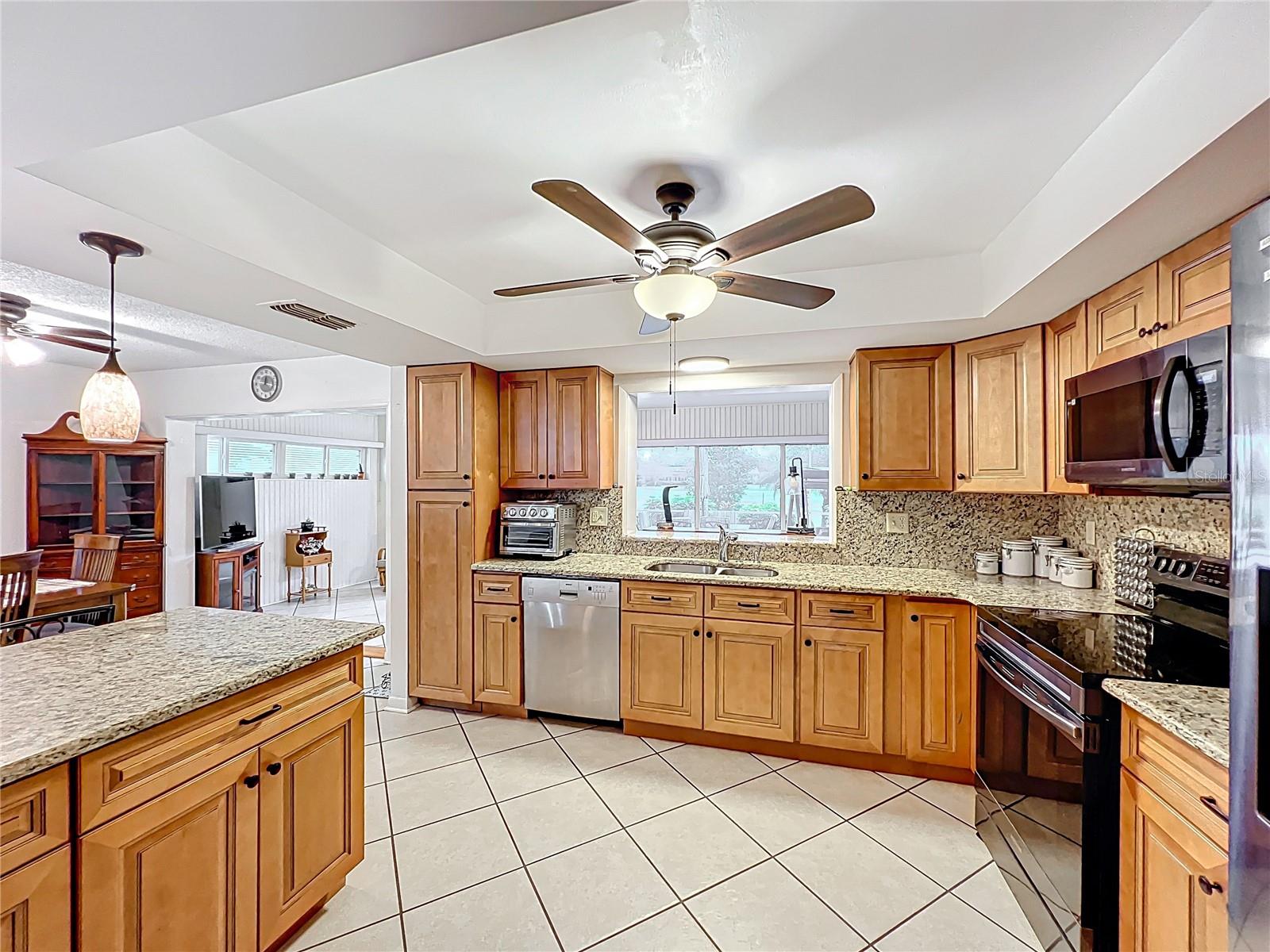 Image 12 of 63 For 571 Saint Andrews Rd