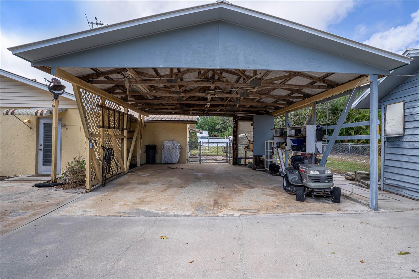 Image 18 of 38 For 1327 Deer Park Court