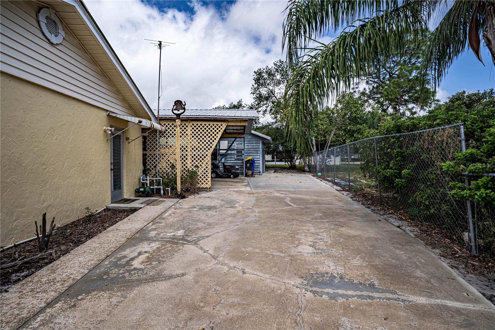 Image 20 of 38 For 1327 Deer Park Court
