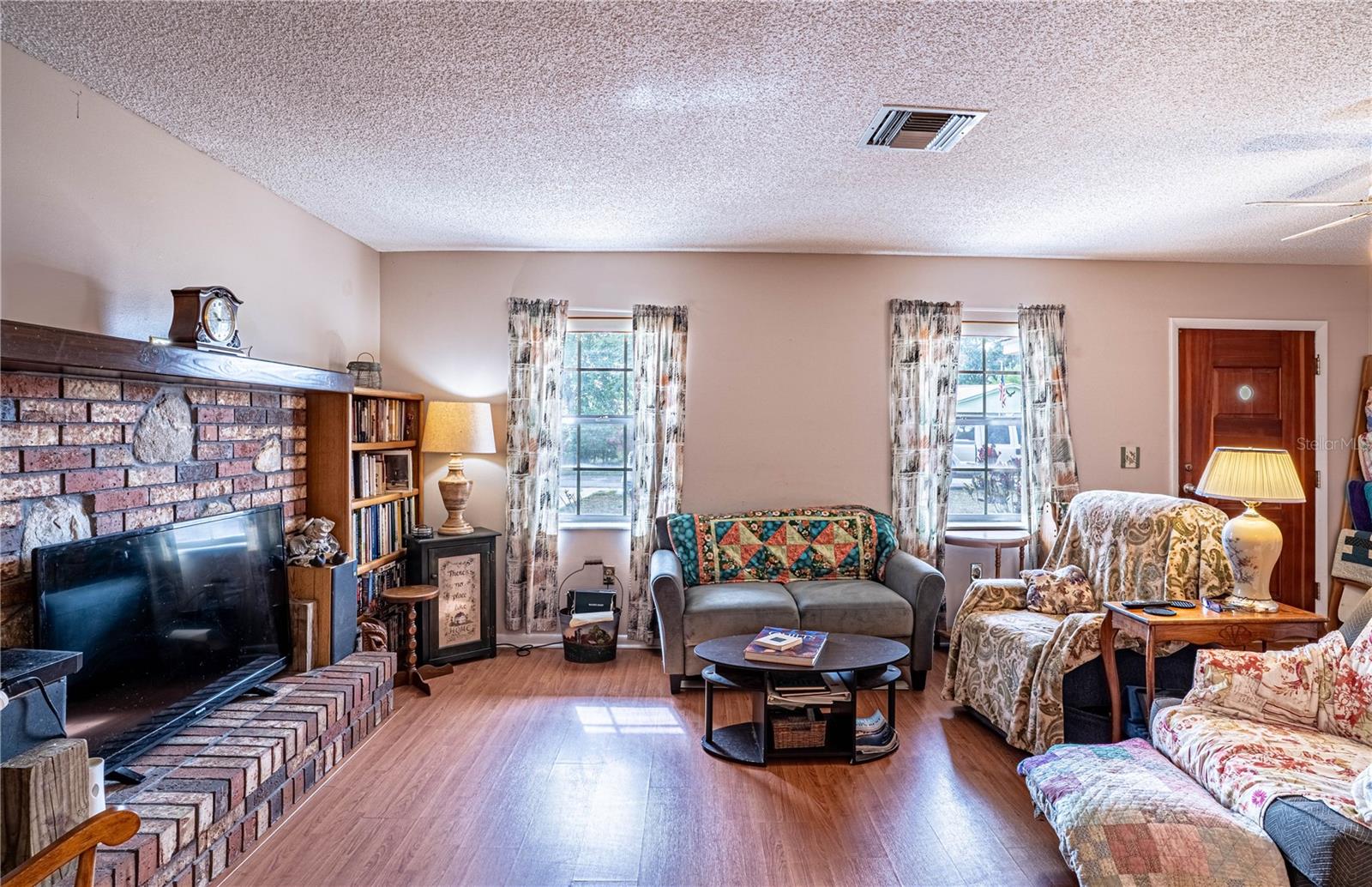 Image 5 of 38 For 1327 Deer Park Court