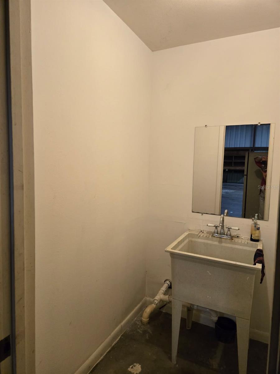 Image 11 of 11 For 340 Farnol Street Sw