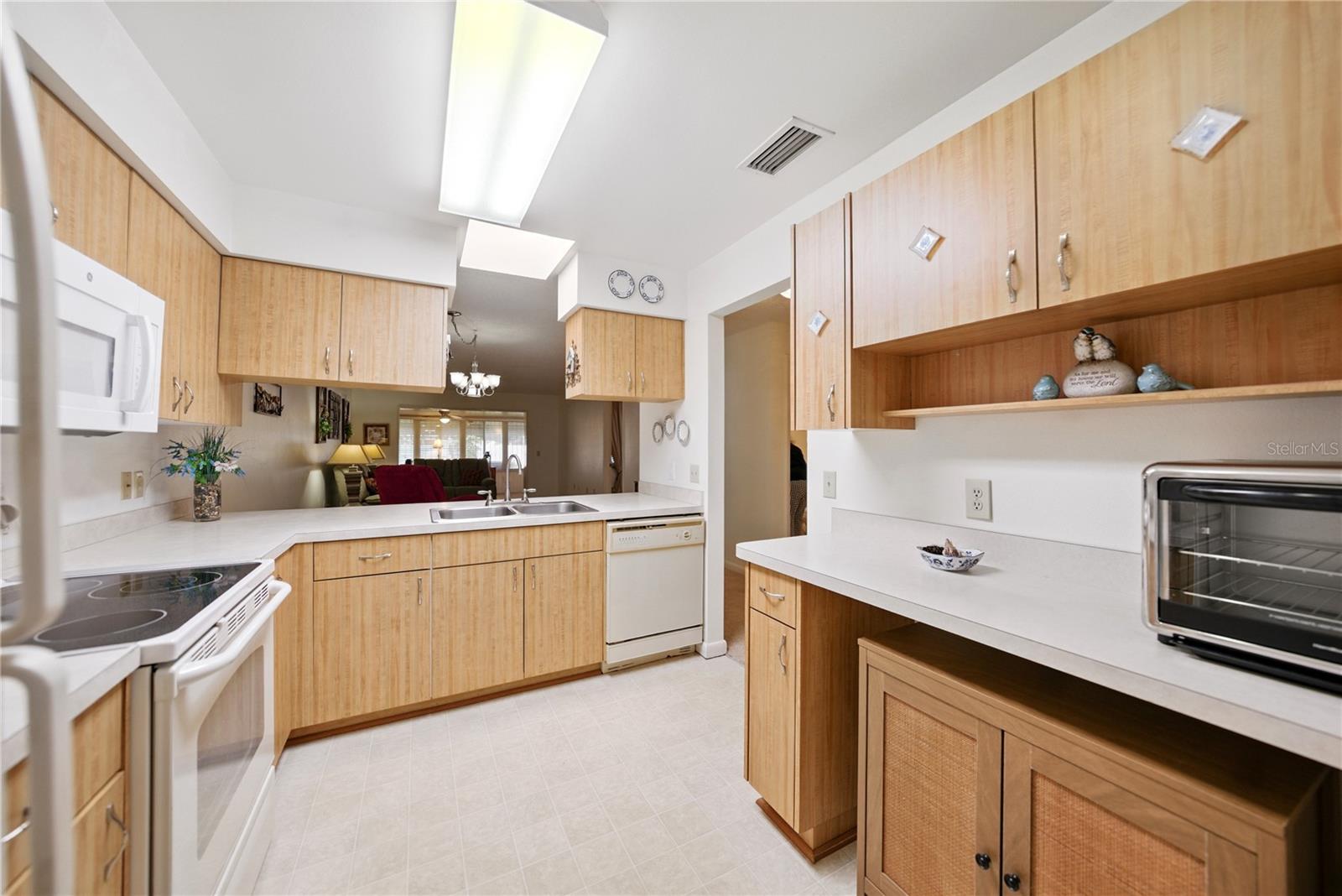 Image 17 of 57 For 1531 Oakview Circle Se