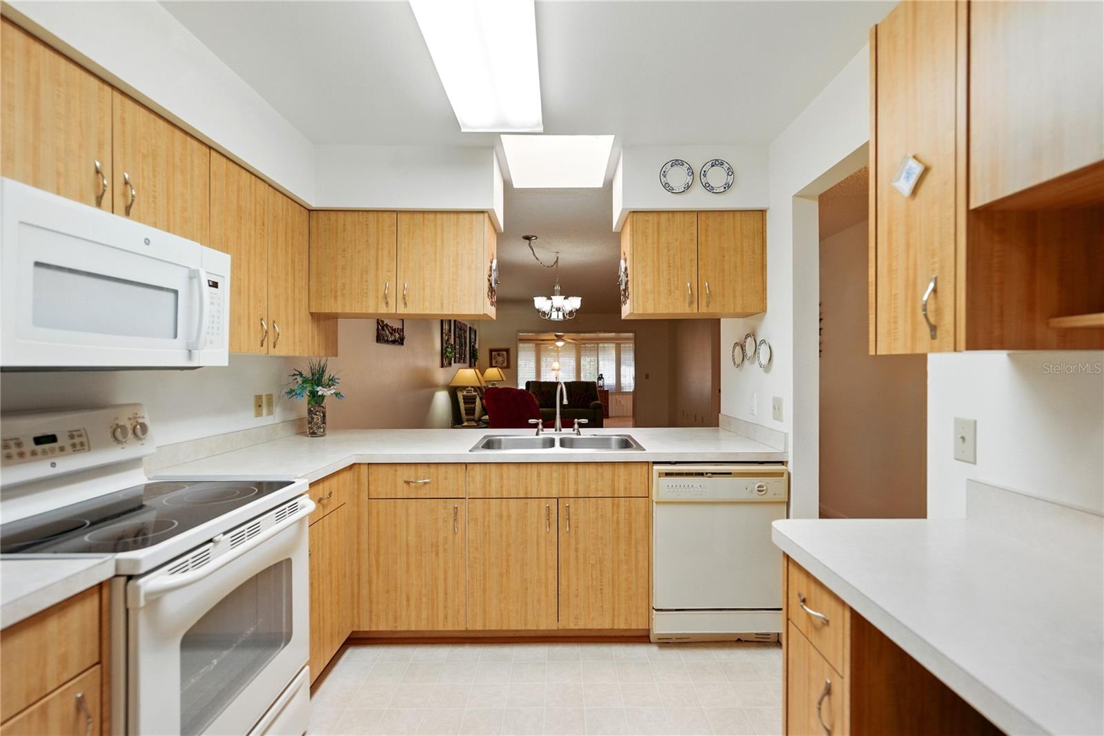 Image 18 of 57 For 1531 Oakview Circle Se