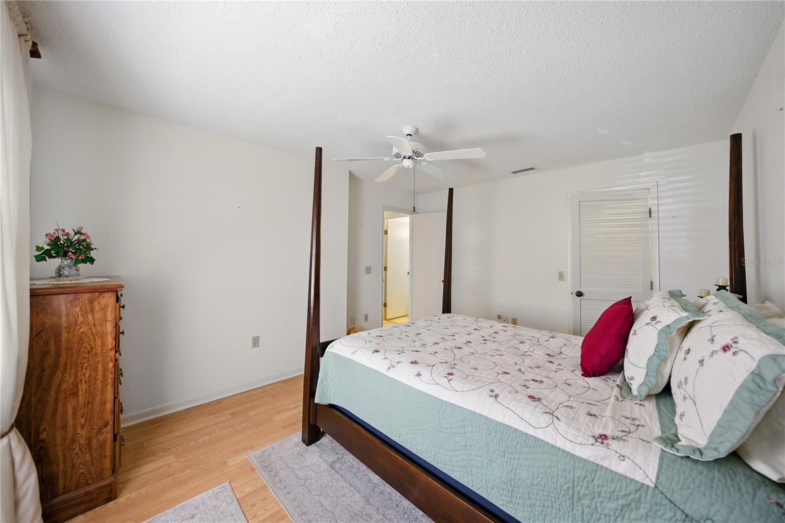 Image 34 of 57 For 1531 Oakview Circle Se