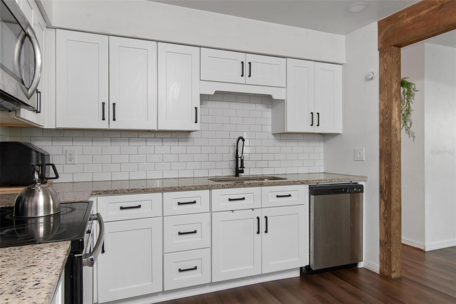 Image 11 of 41 For 608 William Avenue