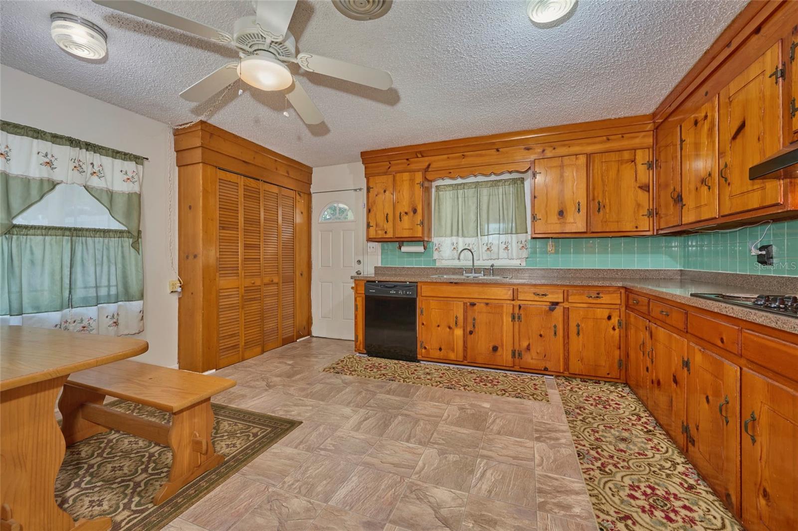 Image 13 of 59 For 219 Willow Street