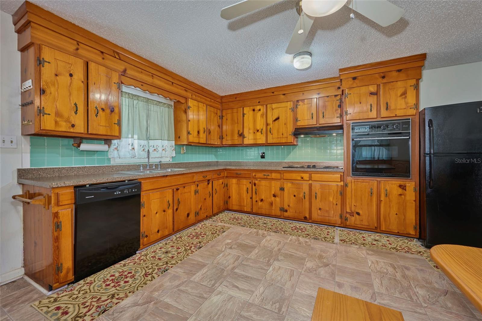 Image 16 of 59 For 219 Willow Street