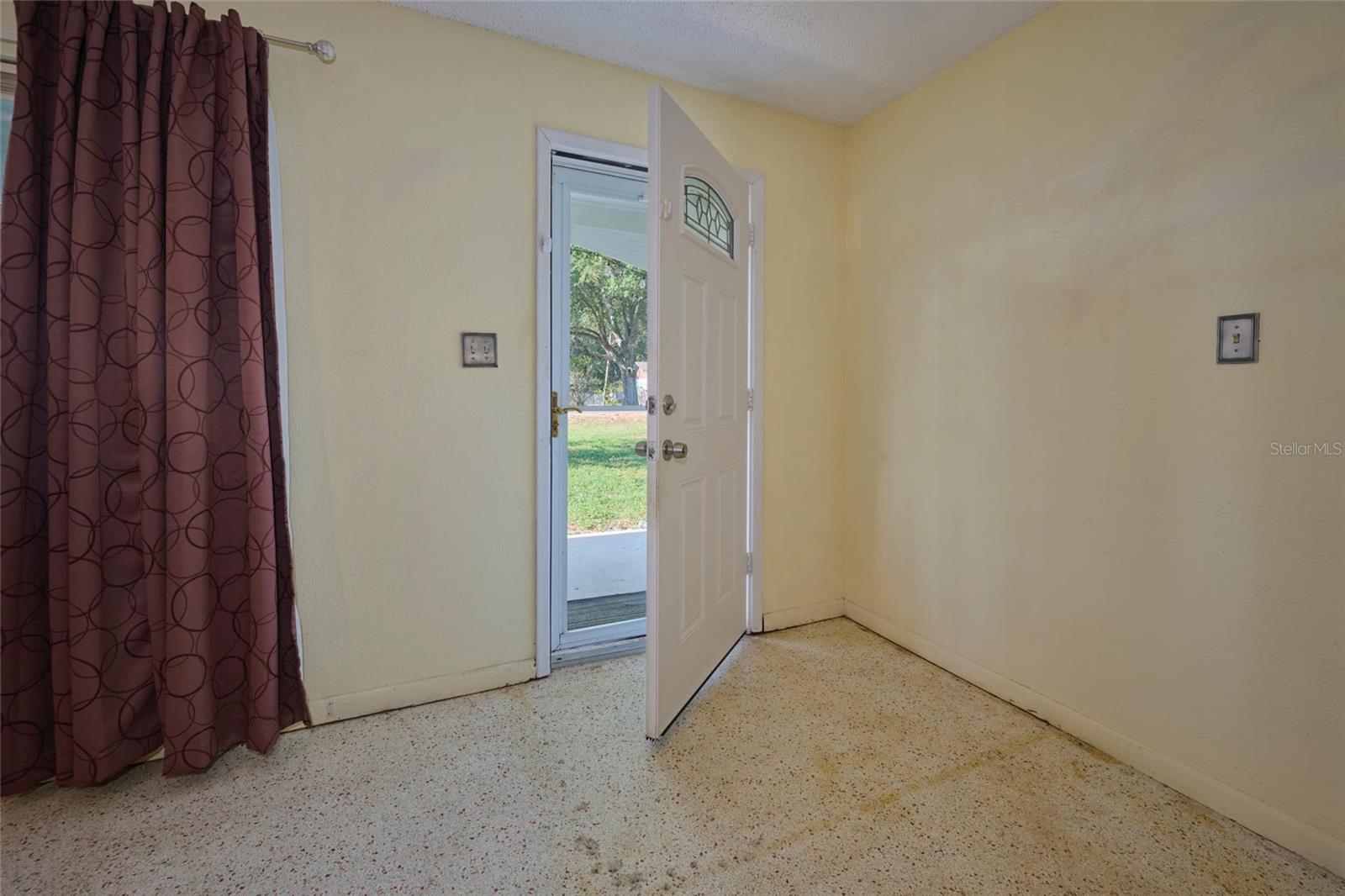 Image 4 of 59 For 219 Willow Street