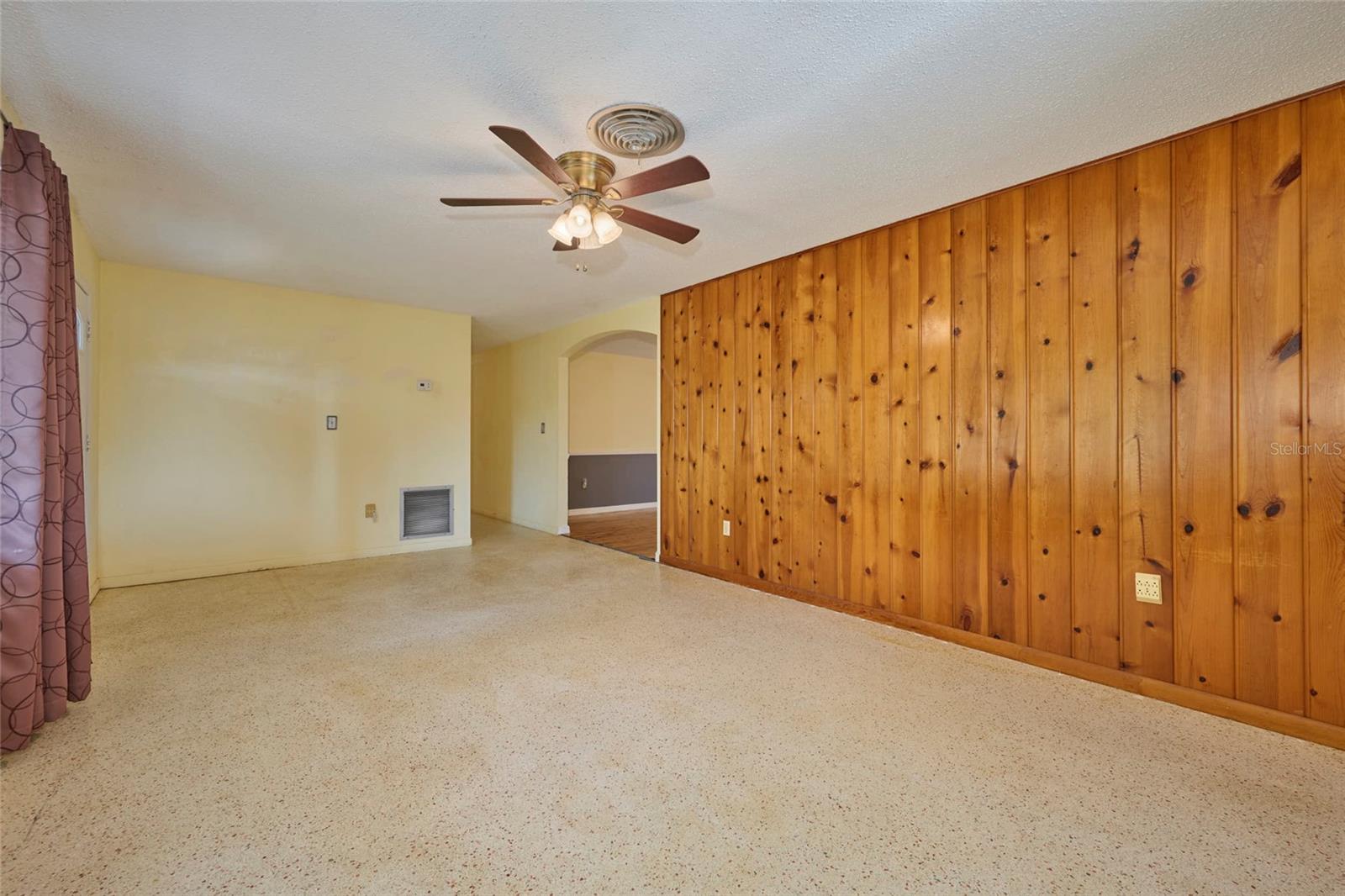 Image 8 of 59 For 219 Willow Street