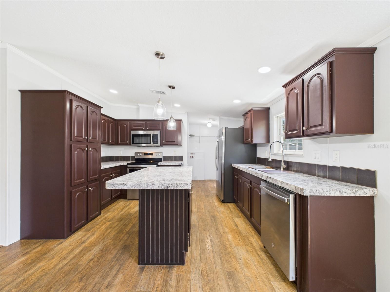 Image 10 of 76 For 103 Hamlin Street