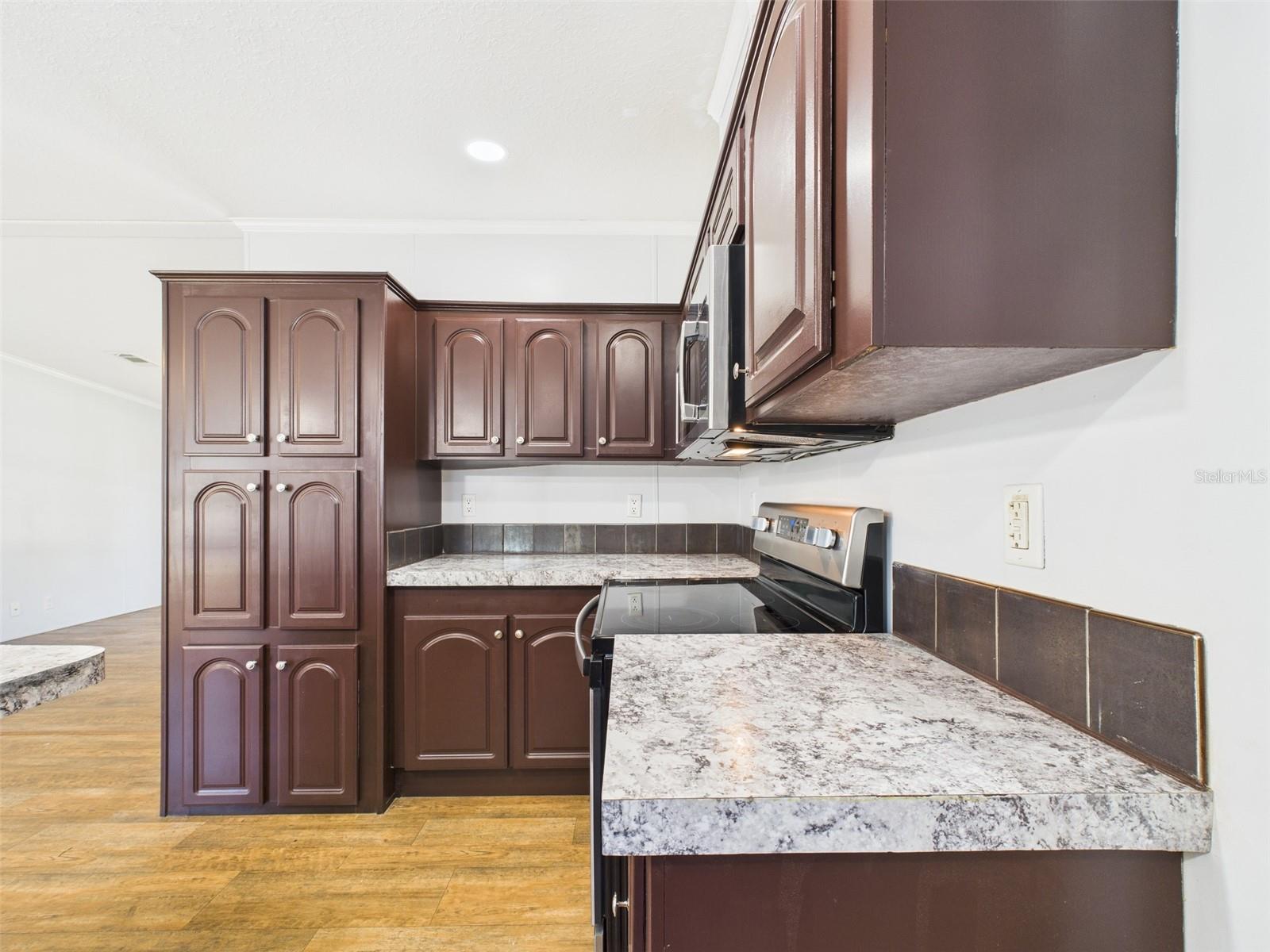 Image 14 of 76 For 103 Hamlin Street