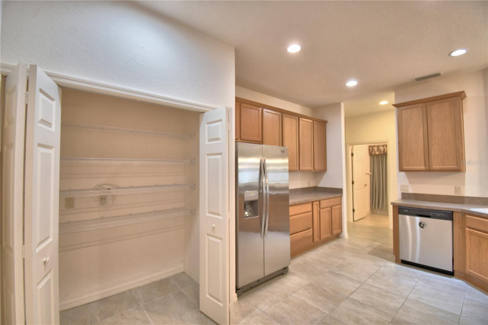 Image 15 of 53 For 1573 Vienna Square Dr
