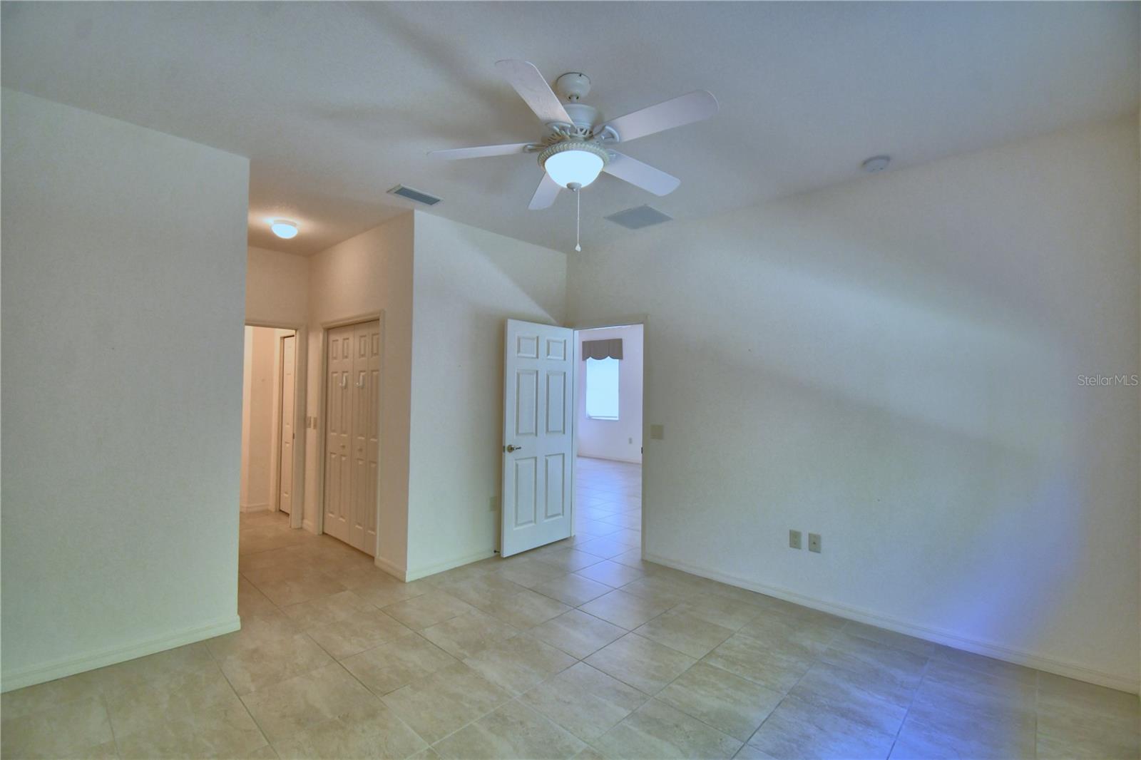 Image 16 of 53 For 1573 Vienna Square Dr