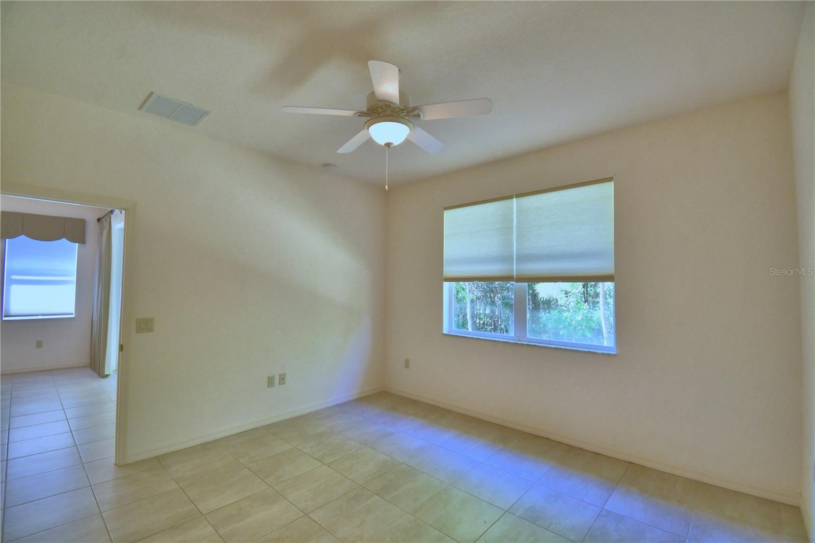 Image 17 of 53 For 1573 Vienna Square Dr