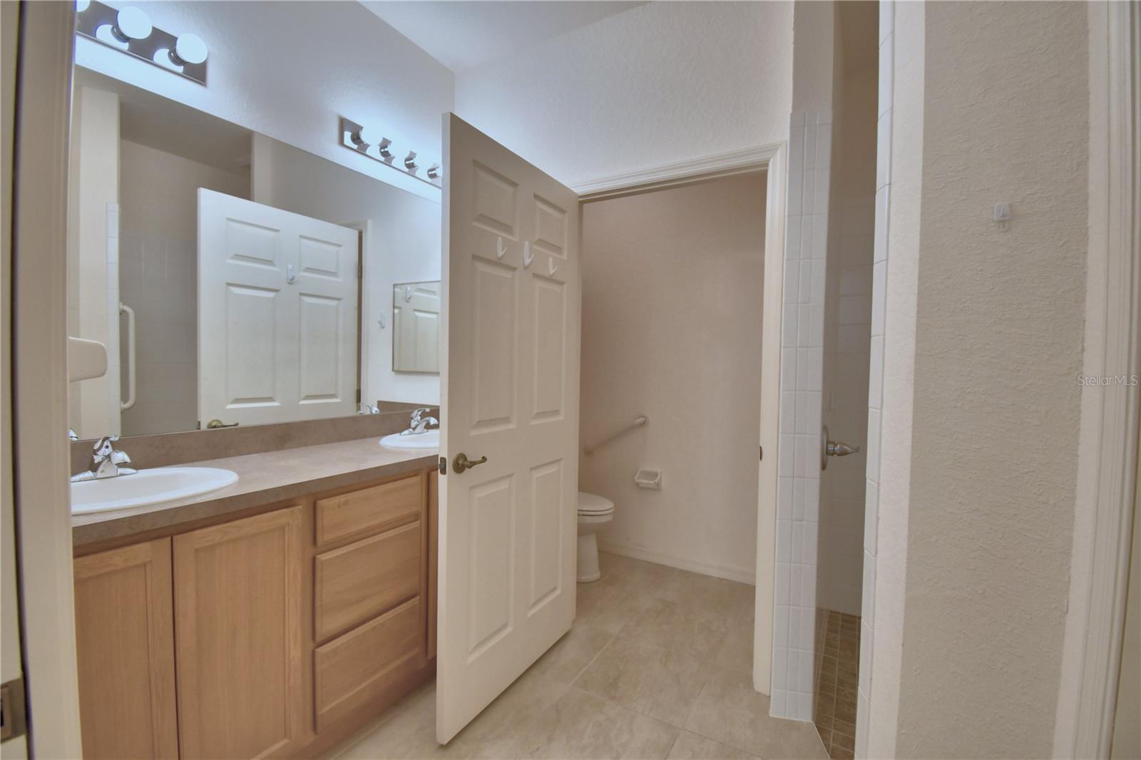 Image 18 of 53 For 1573 Vienna Square Dr