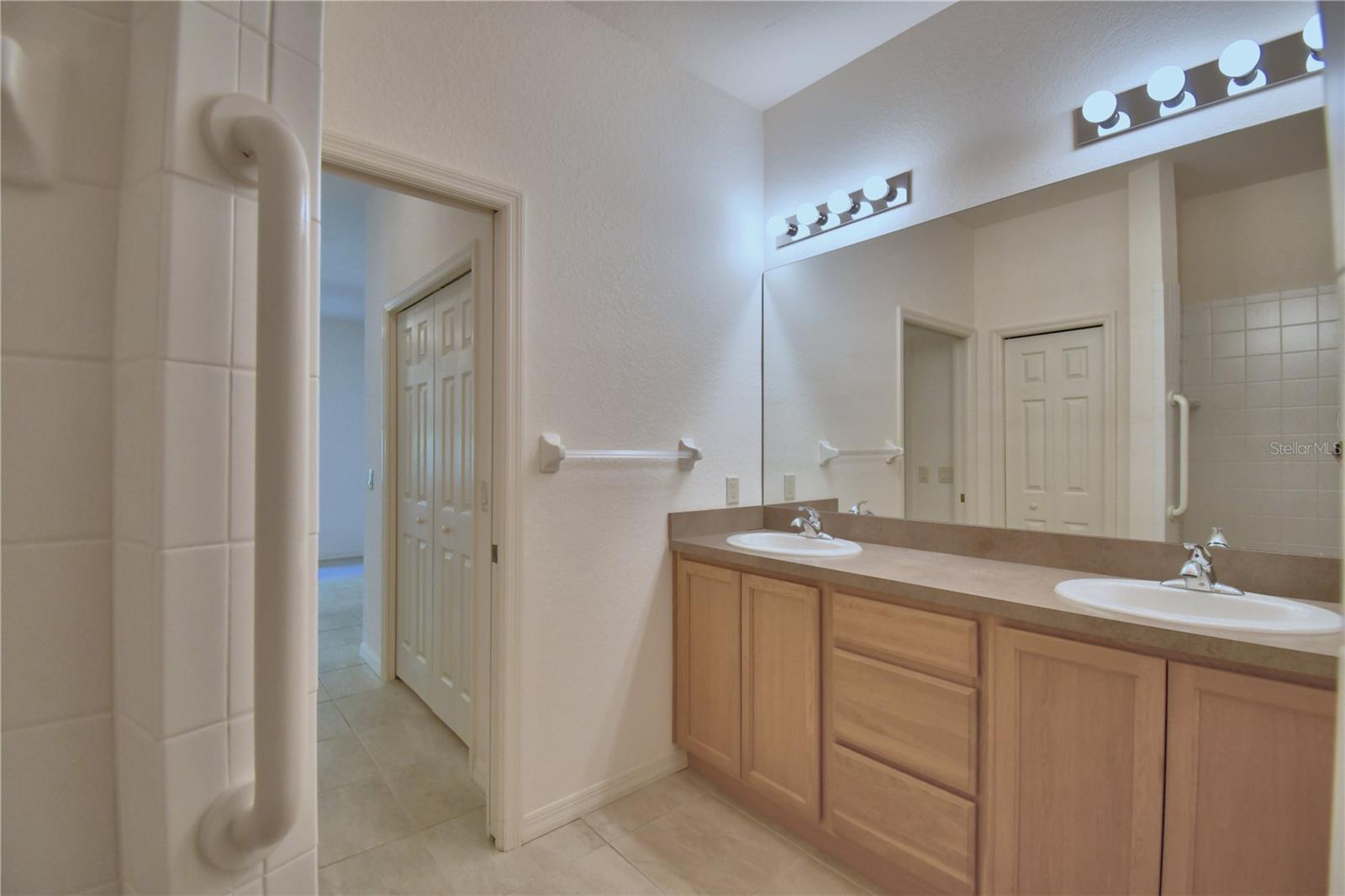 Image 20 of 53 For 1573 Vienna Square Dr