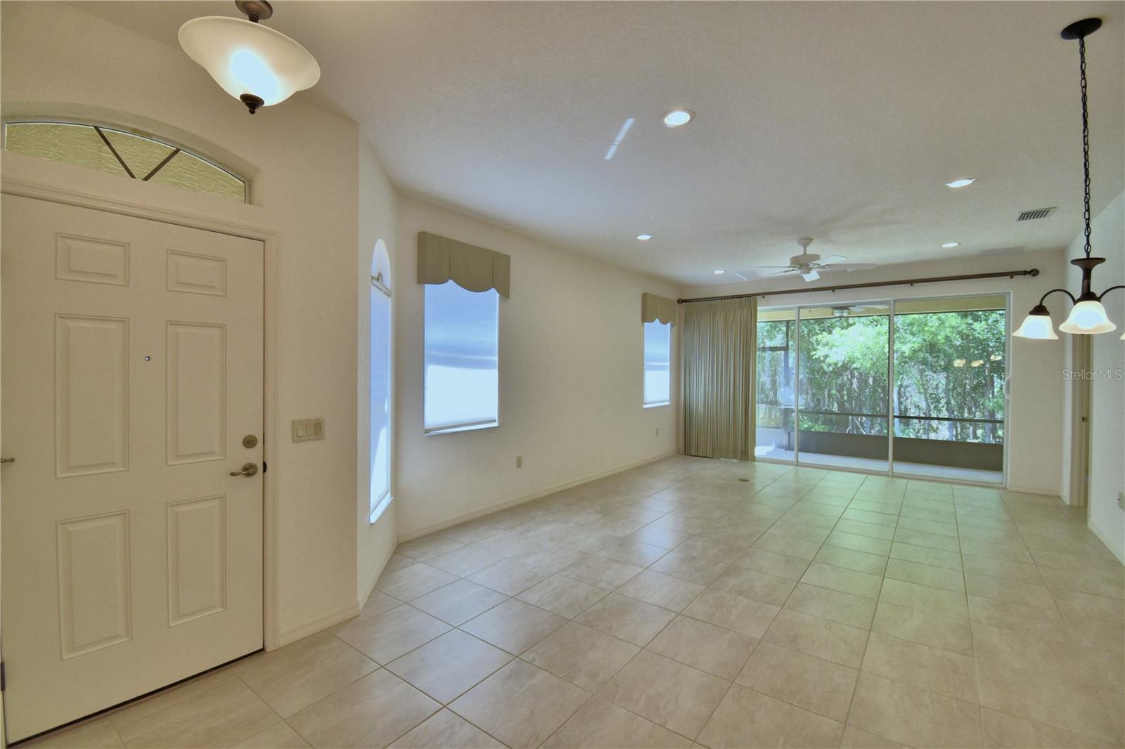 Image 8 of 53 For 1573 Vienna Square Dr