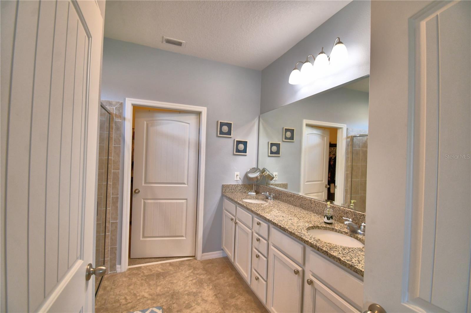 Image 17 of 57 For 2577 Canyon Crest Drive