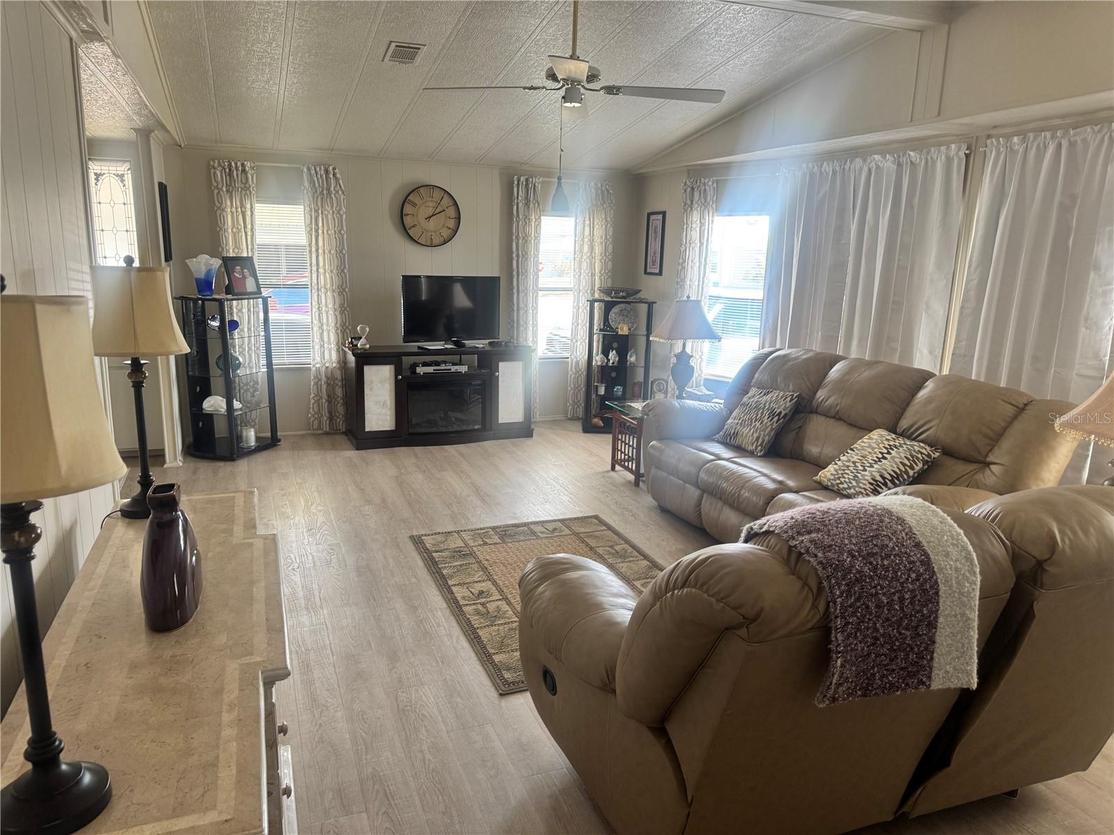 Image 10 of 57 For 341 Outrigger Place