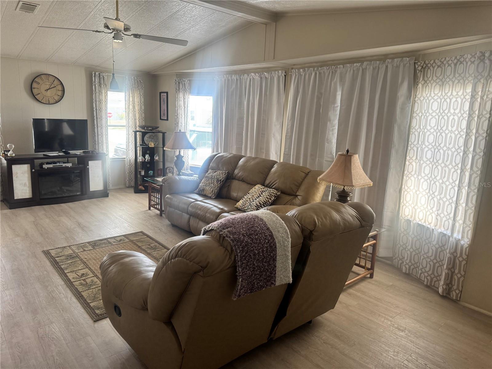 Image 11 of 57 For 341 Outrigger Place