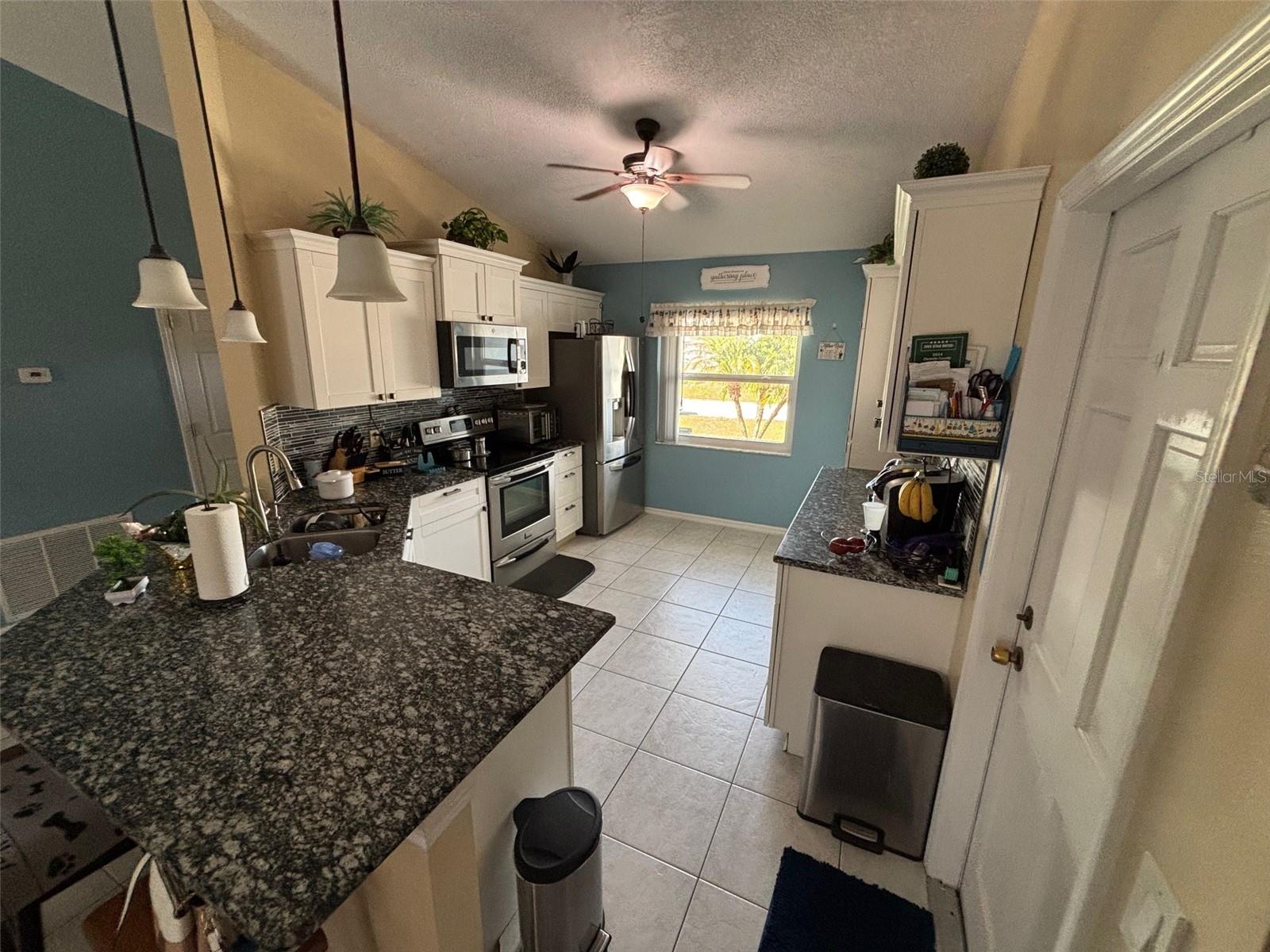 Image 11 of 77 For 716 Maderia Court