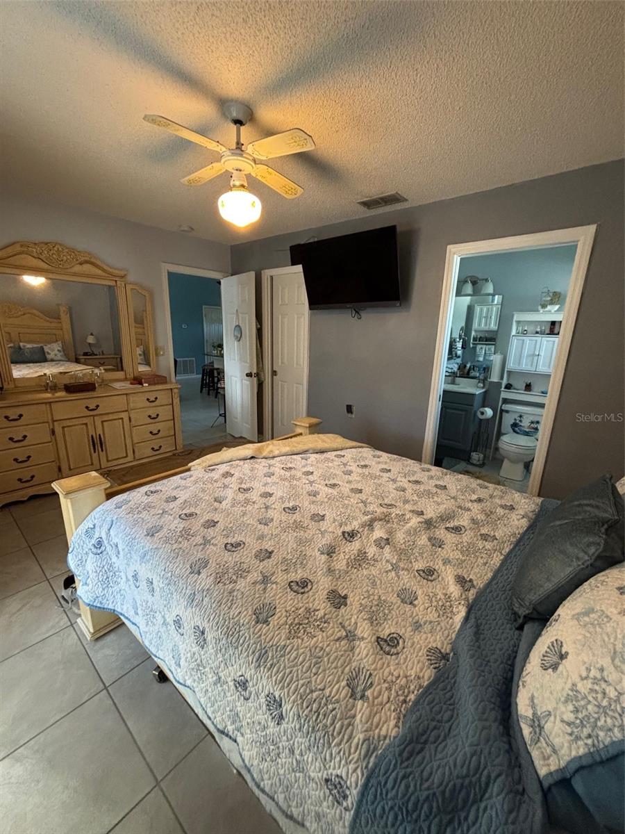Image 17 of 77 For 716 Maderia Court
