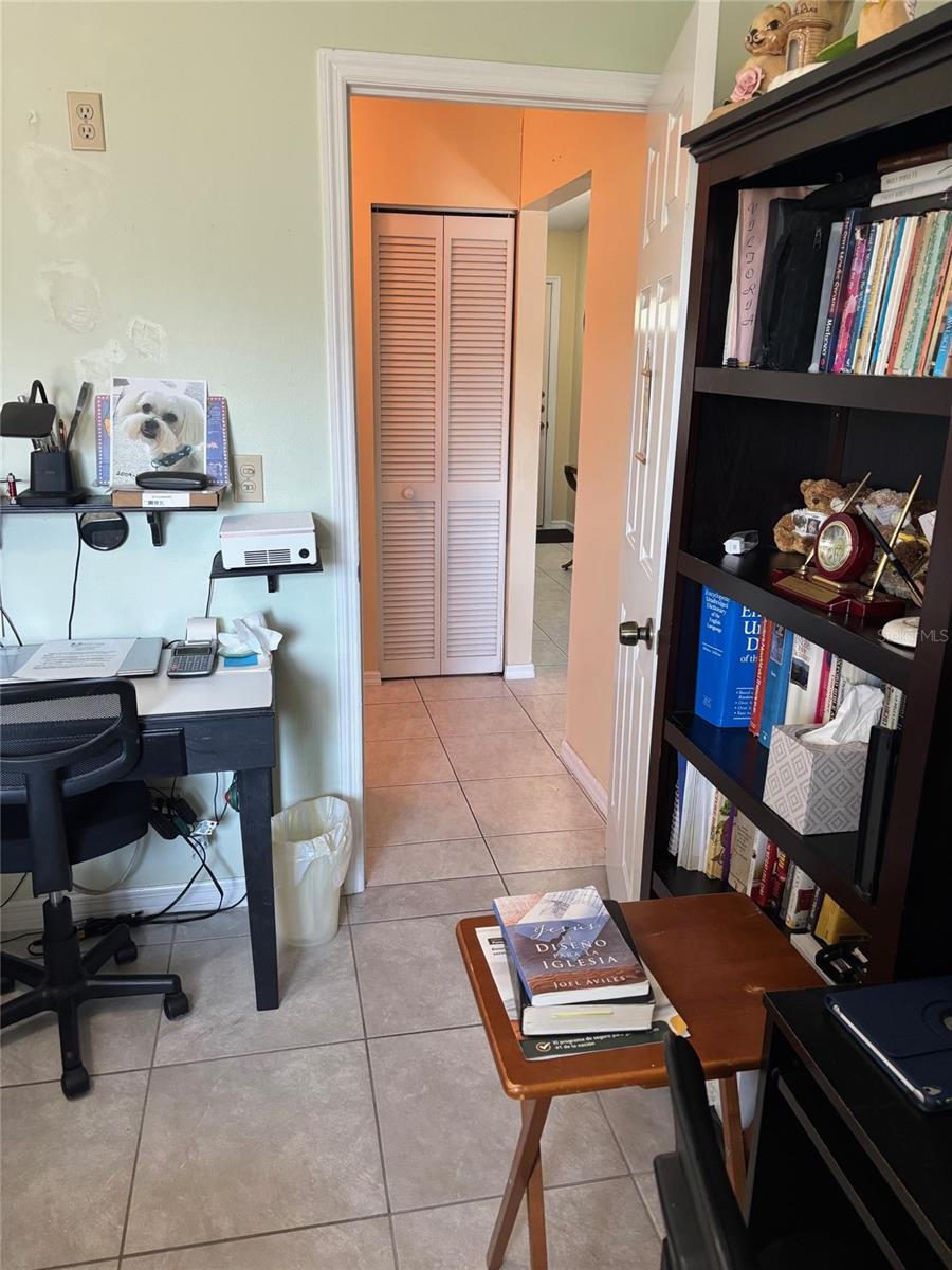 Image 33 of 77 For 716 Maderia Court