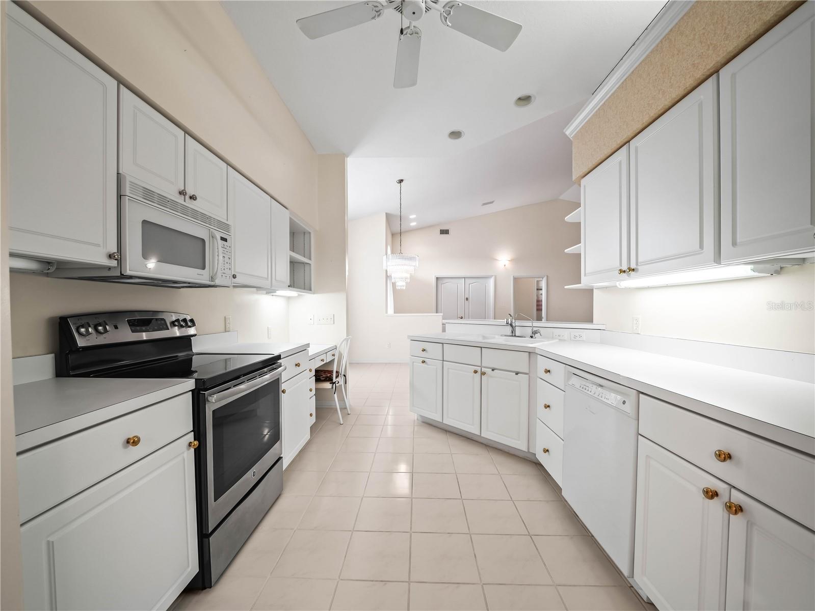 Image 11 of 37 For 530 Greenway Drive