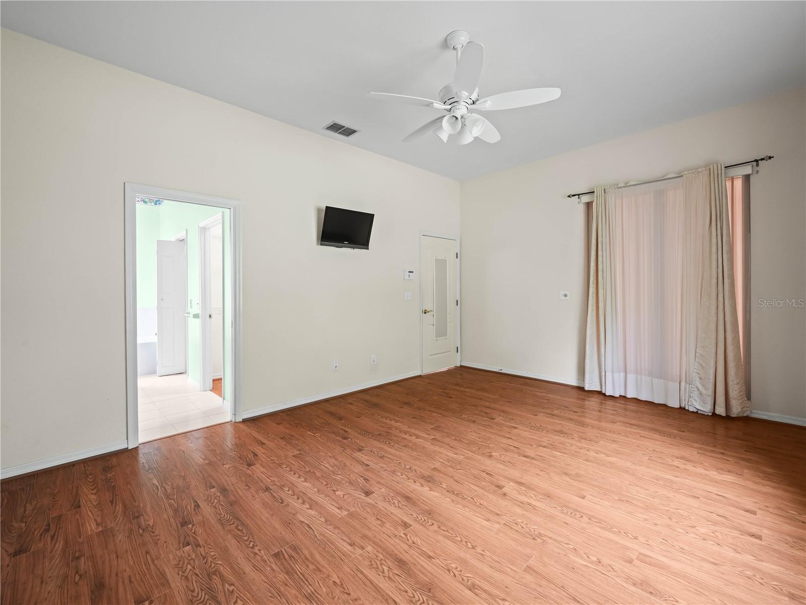 Image 16 of 37 For 530 Greenway Drive