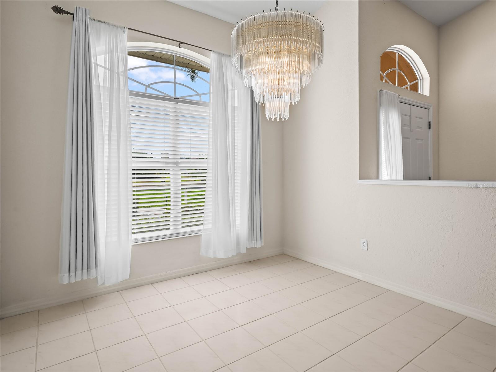 Image 9 of 37 For 530 Greenway Drive