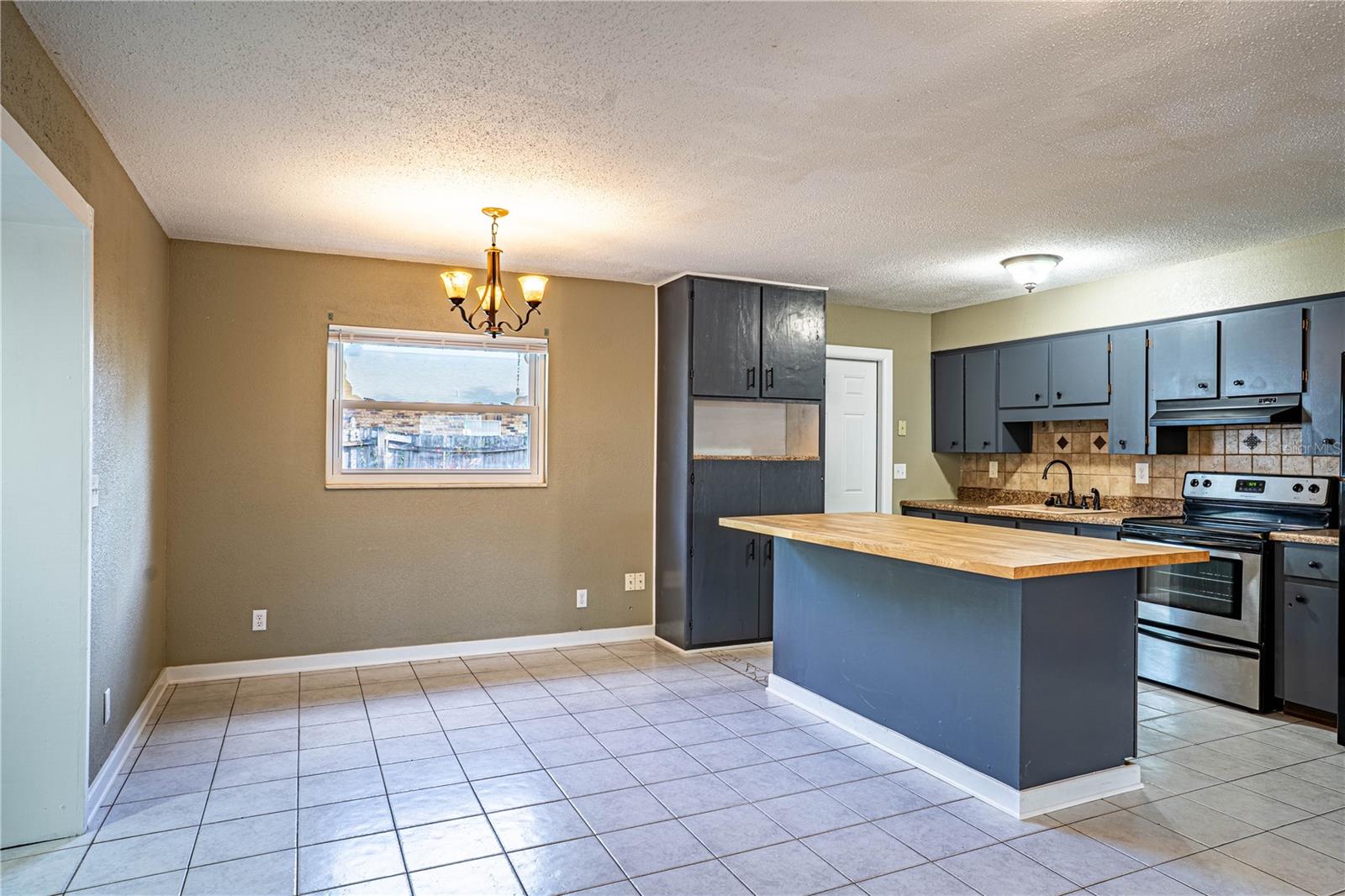 Image 10 of 49 For 2438 Mcarthur Street