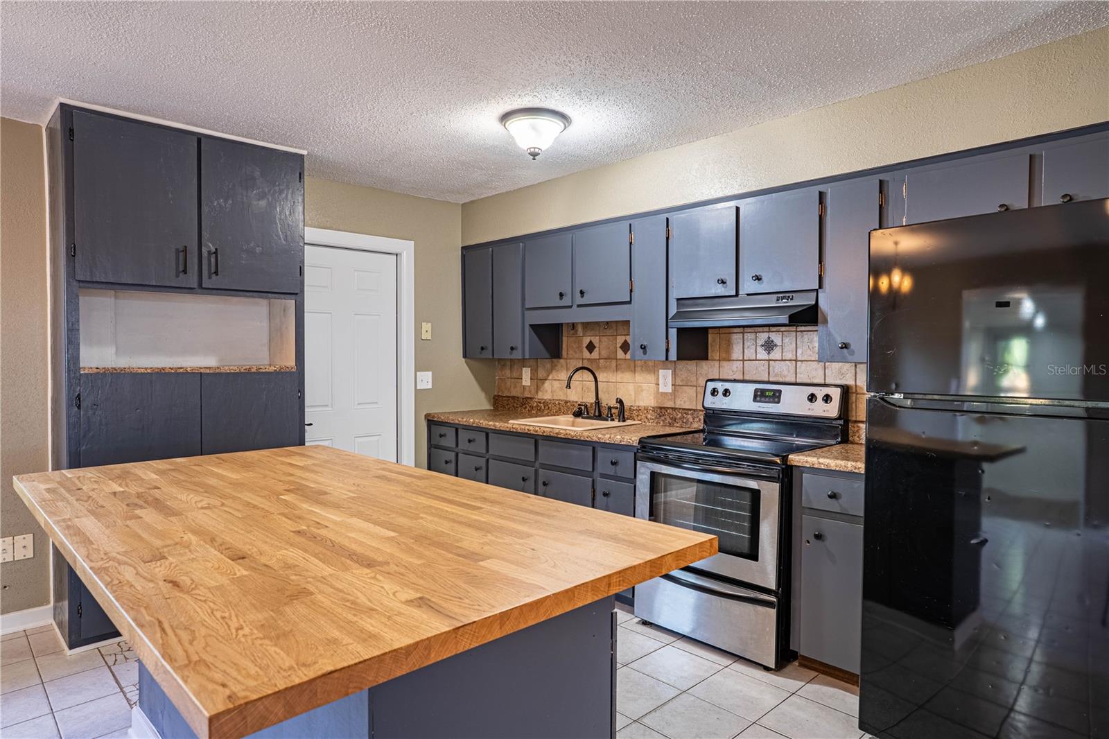 Image 11 of 49 For 2438 Mcarthur Street