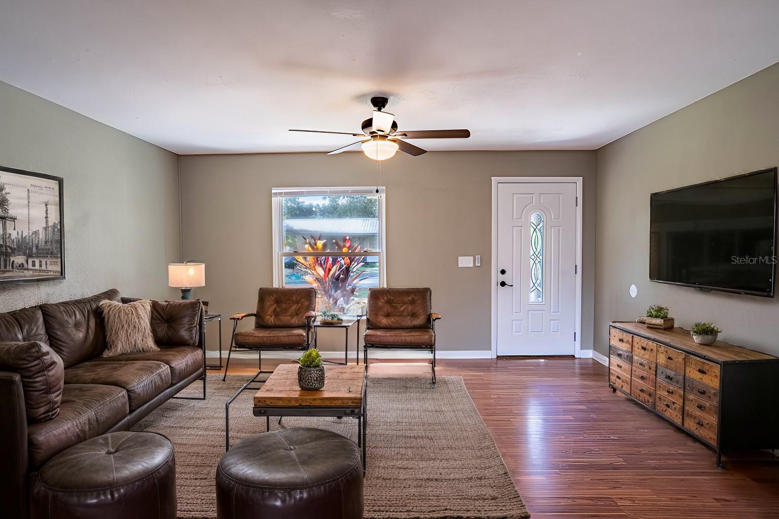 Image 12 of 49 For 2438 Mcarthur Street